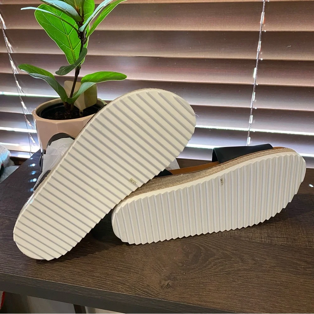 NIB Lucky Brand Women's Itolva Wedge Sandal in Black - US size 6M - Picture 7 of 8